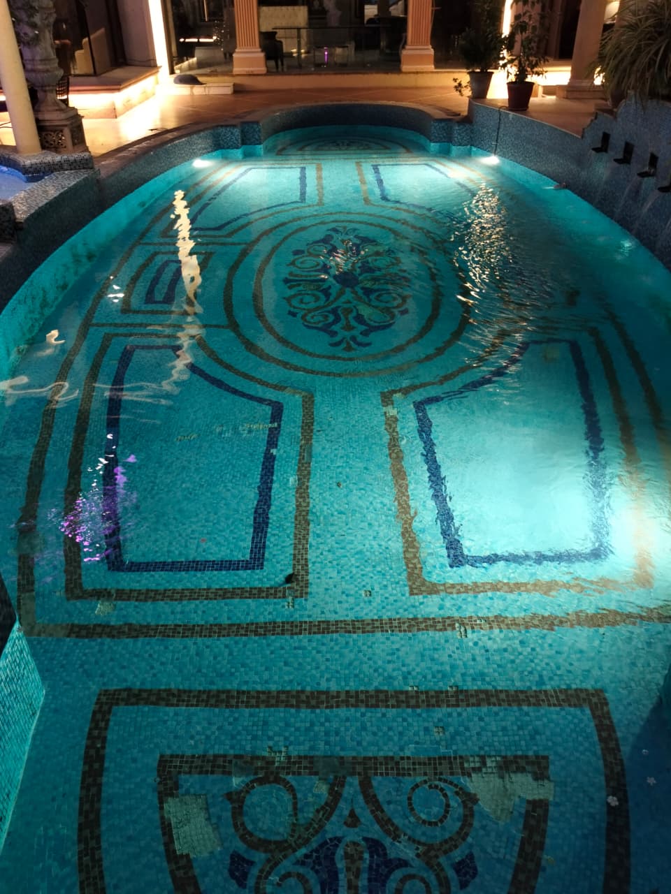 swimming pool maintenance service